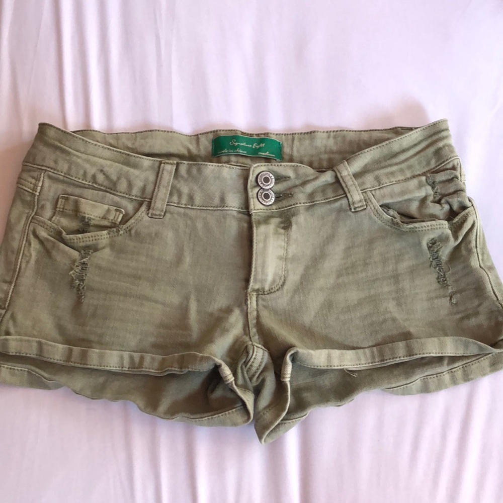 Signature eight short shorts size medium